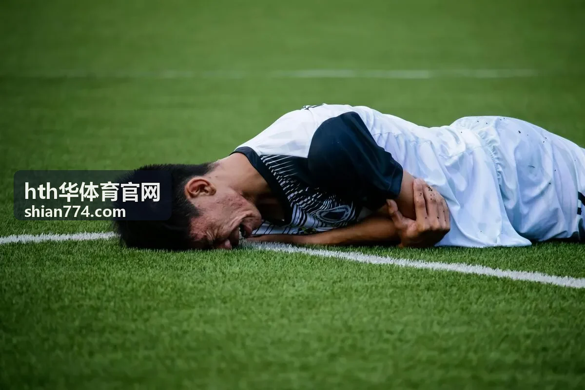 hth华体育官网 青少年训练教练何雨桐指导基本功